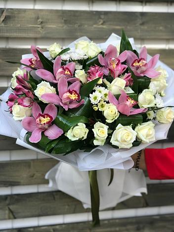 Букет цветов из: Розы и Хризантемы в Анастасиевской