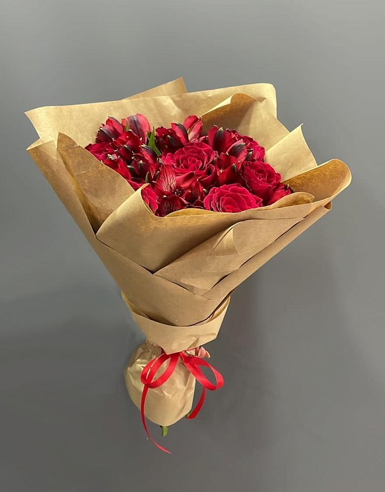 Букет цветов из: Альстромерии и Розы в Анастасиевской