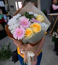 Букет цветов из:  Герберы, Розы и Хризантемы в Анастасиевской