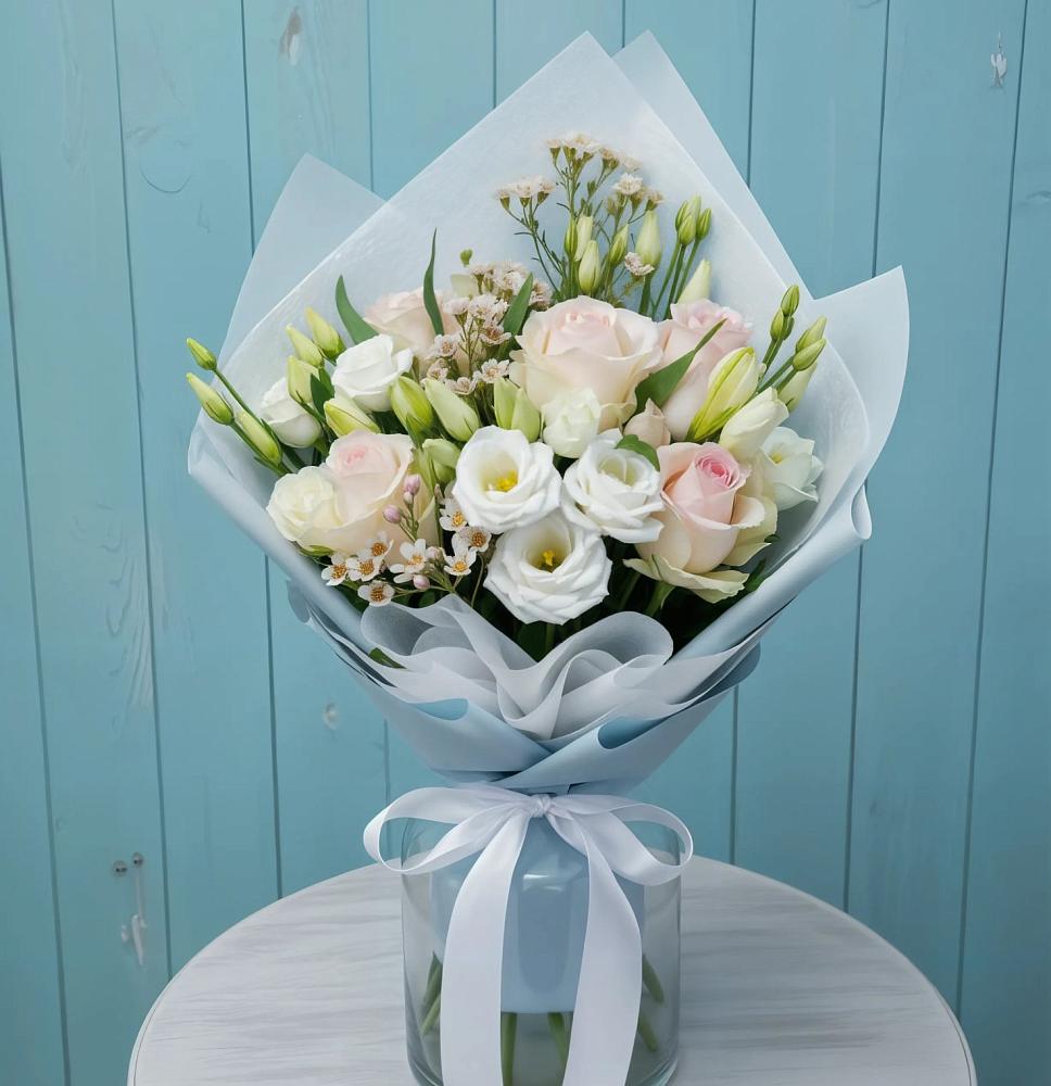 Букет цветов из: Розы и Лизиантусы в Анастасиевской