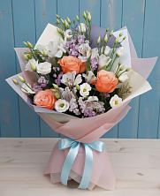 Букет цветов из:  Лизиантусы, Розы, Альстромерии и Гипсофила в Анастасиевской