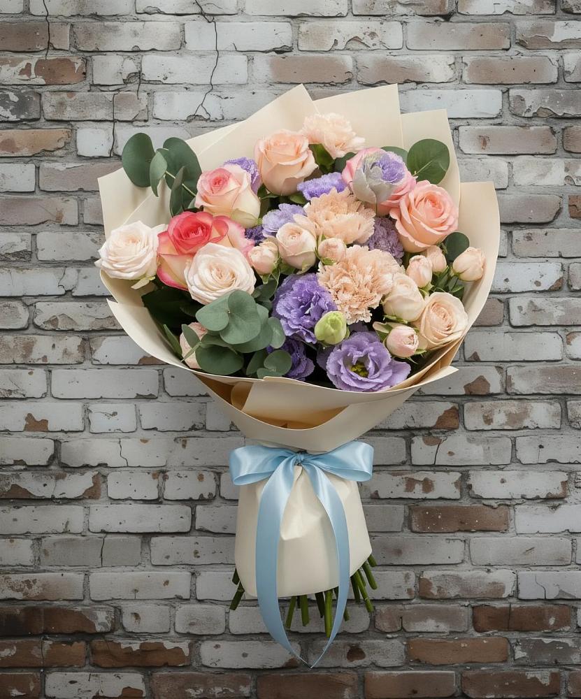 Букет цветов из: Розы, Лизиантусы и Гвоздики в Анастасиевской