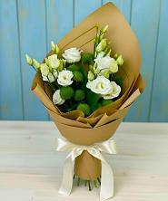 Букет цветов из:  Хризантемы и Лизиантусы в Анастасиевской