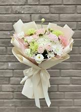 Букет цветов из:  Гвоздики, Розы, Лизиантусы и Хризантемы #REPLACE_PRED# Анастасиевской