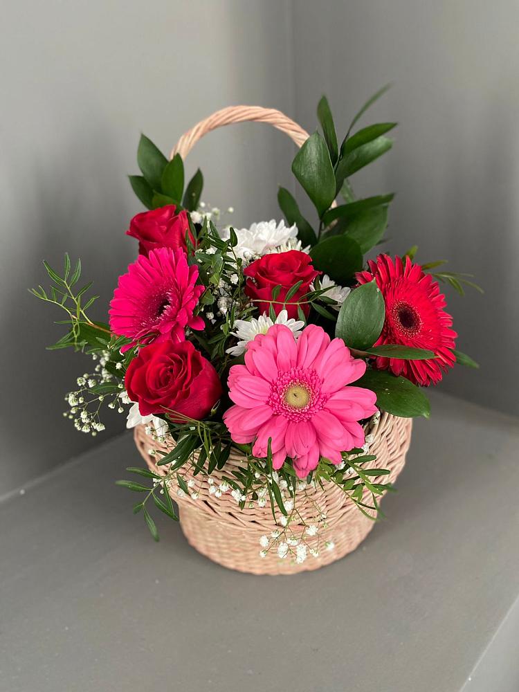 Цветочная композиция из Розы, Хризантемы и Герберы в корзине в Анастасиевской