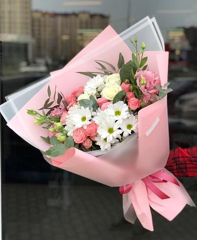 Букет цветов из: Розы, Лизиантусы и Хризантемы в Анастасиевской