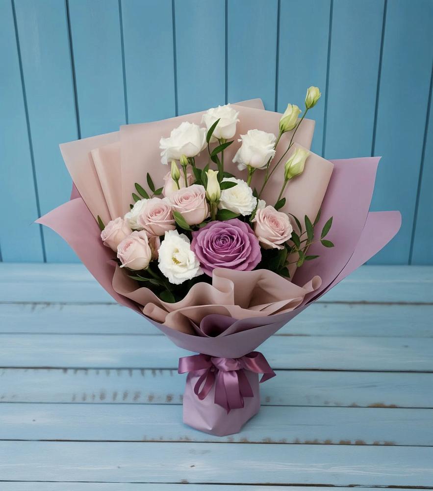 Букет цветов из: Розы и Лизиантусы в Анастасиевской